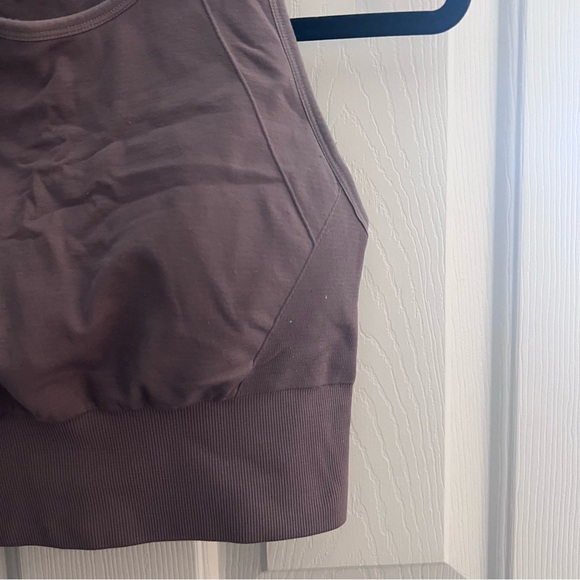 Workout top - Picture 3 of 4